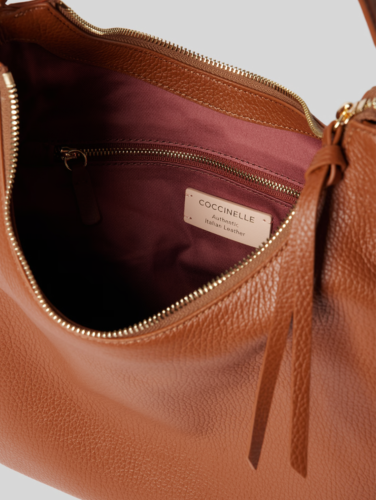 KABELKA COCCINELLE REBEKKA cognac