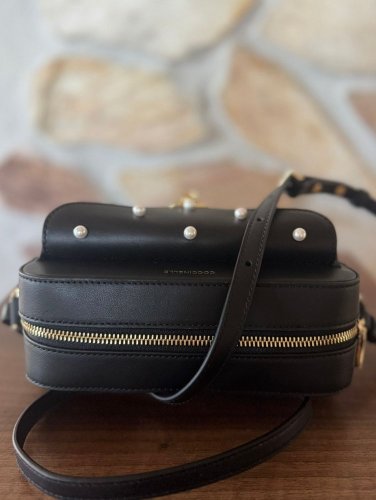 KABELKA COCCINELLE BEAT PEARL STUDS noir