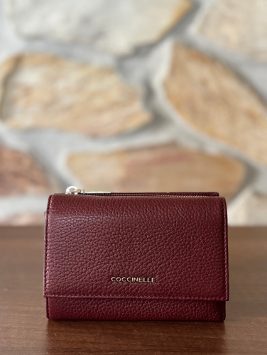 PENĚŽENKA COCCINELLE METALLIC SOFT ruby