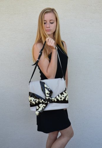 Coccinelle kožená kabelka Isaline – off white