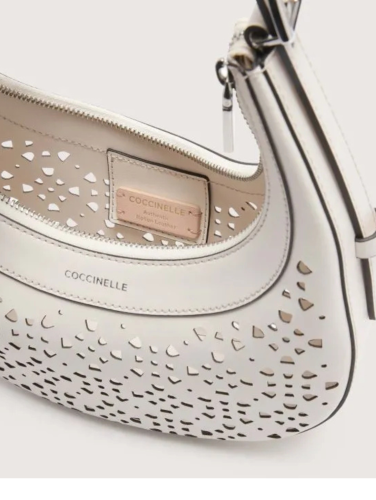 KABELKA COCCINELLE WHISPER COWHIDE PERFOREE blanco