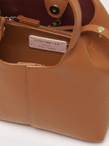 Coccinelle C-Easy kožená kabelka Small – cognac