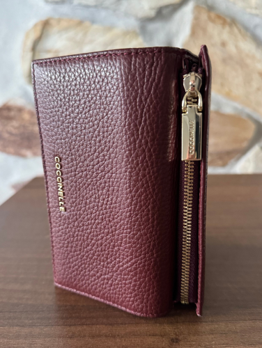 PENĚŽENKA COCCINELLE METALLIC SOFT ruby